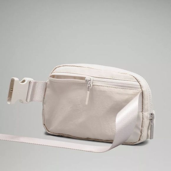 NWT 🆕🤍 Lululemon Everywhere Belt Bag 1L - White Opal - Picture 3 of 5